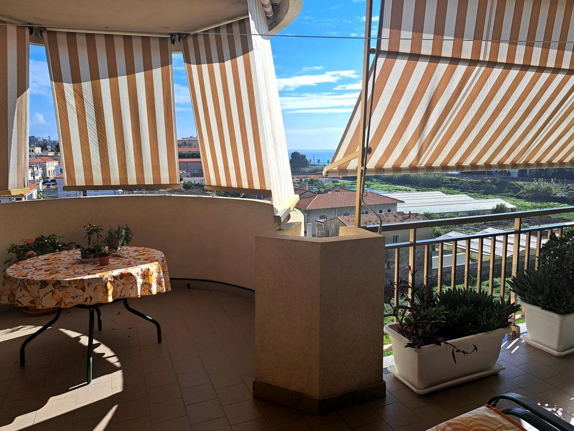 Appartamento - Terrazzo Vivibile Vista Mare, Wi-Fi Gratuito Vallecrosia Exterior foto